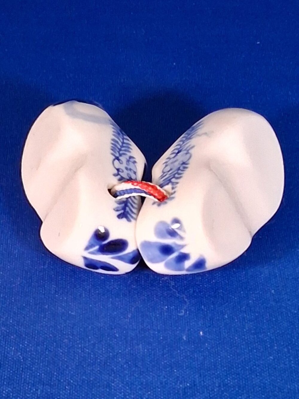 Vintage (1960-80s) Delft Blue Ceramic Miniature Dutch Shoes Clogs Pair - Picture 4 of 5